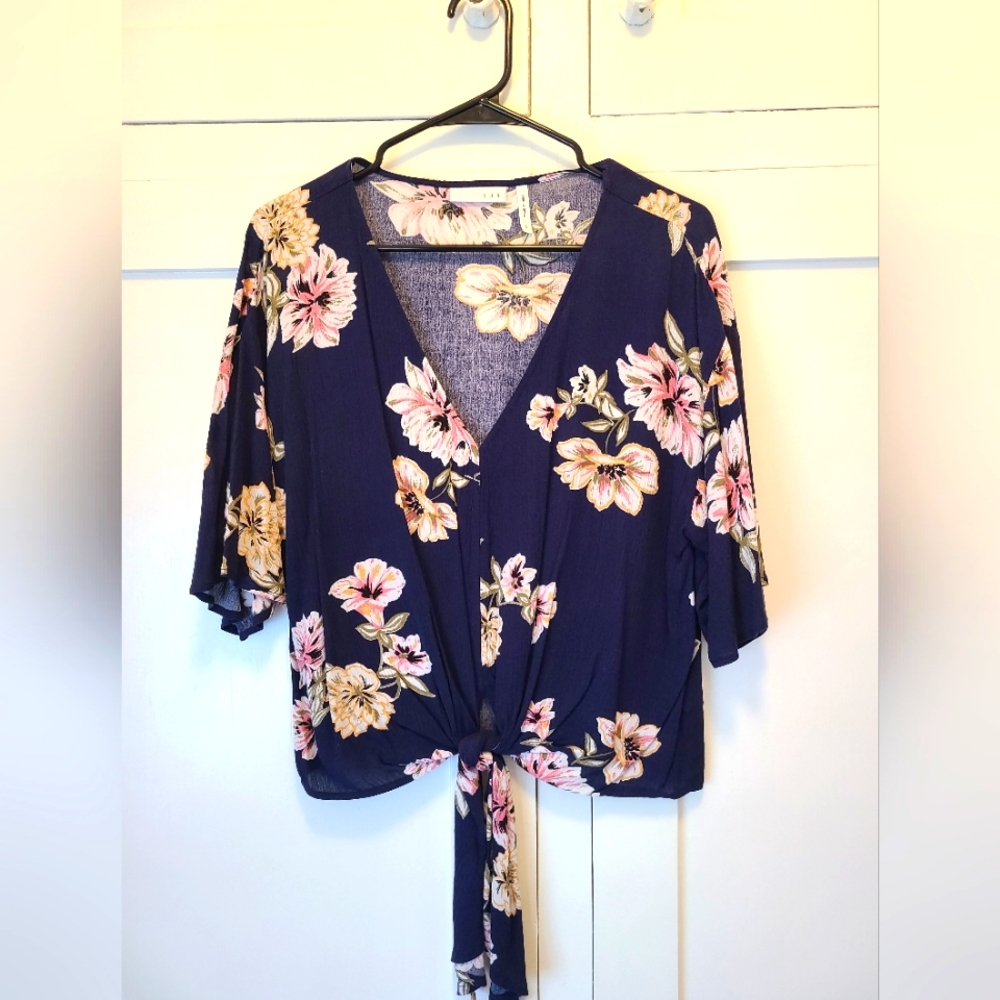 LUQ Rhee Tie Front Top